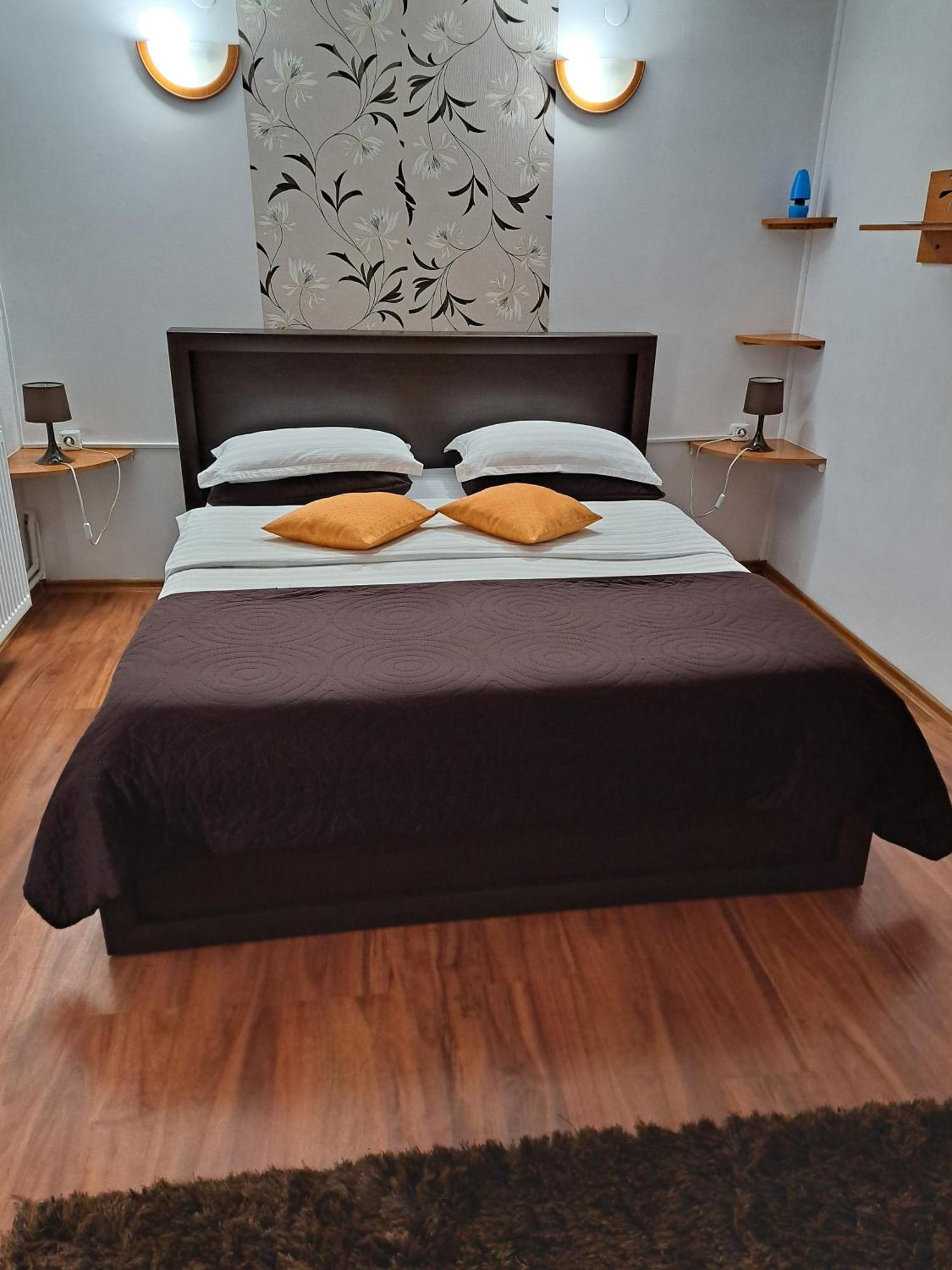 Shelby Accommodation -Adult Only- 시나이아 외부 사진