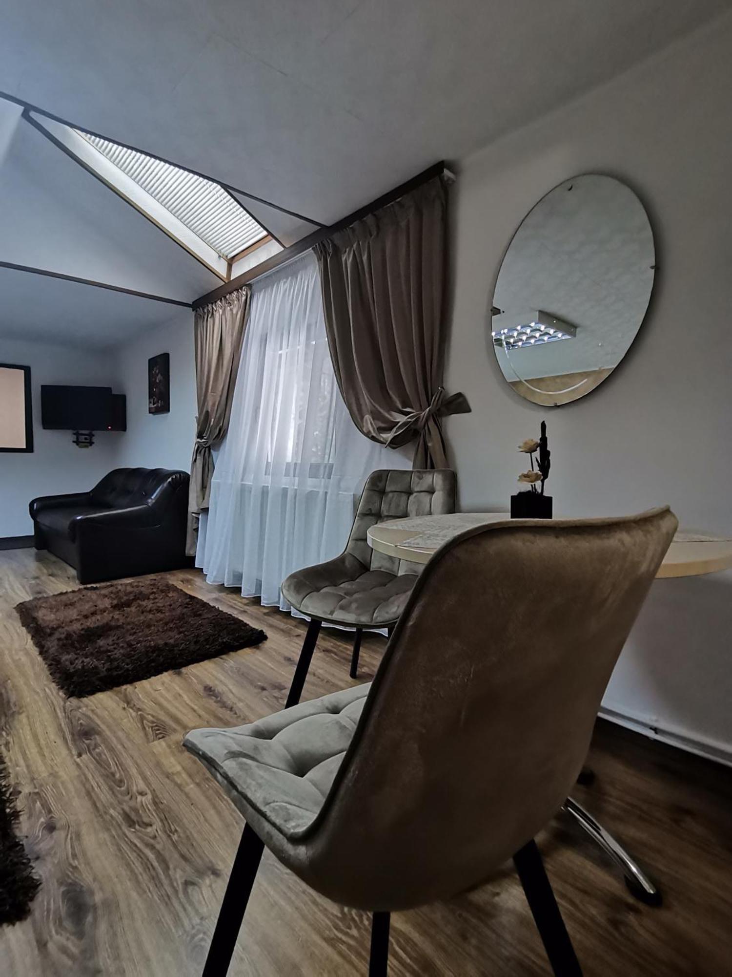 Shelby Accommodation -Adult Only- 시나이아 외부 사진