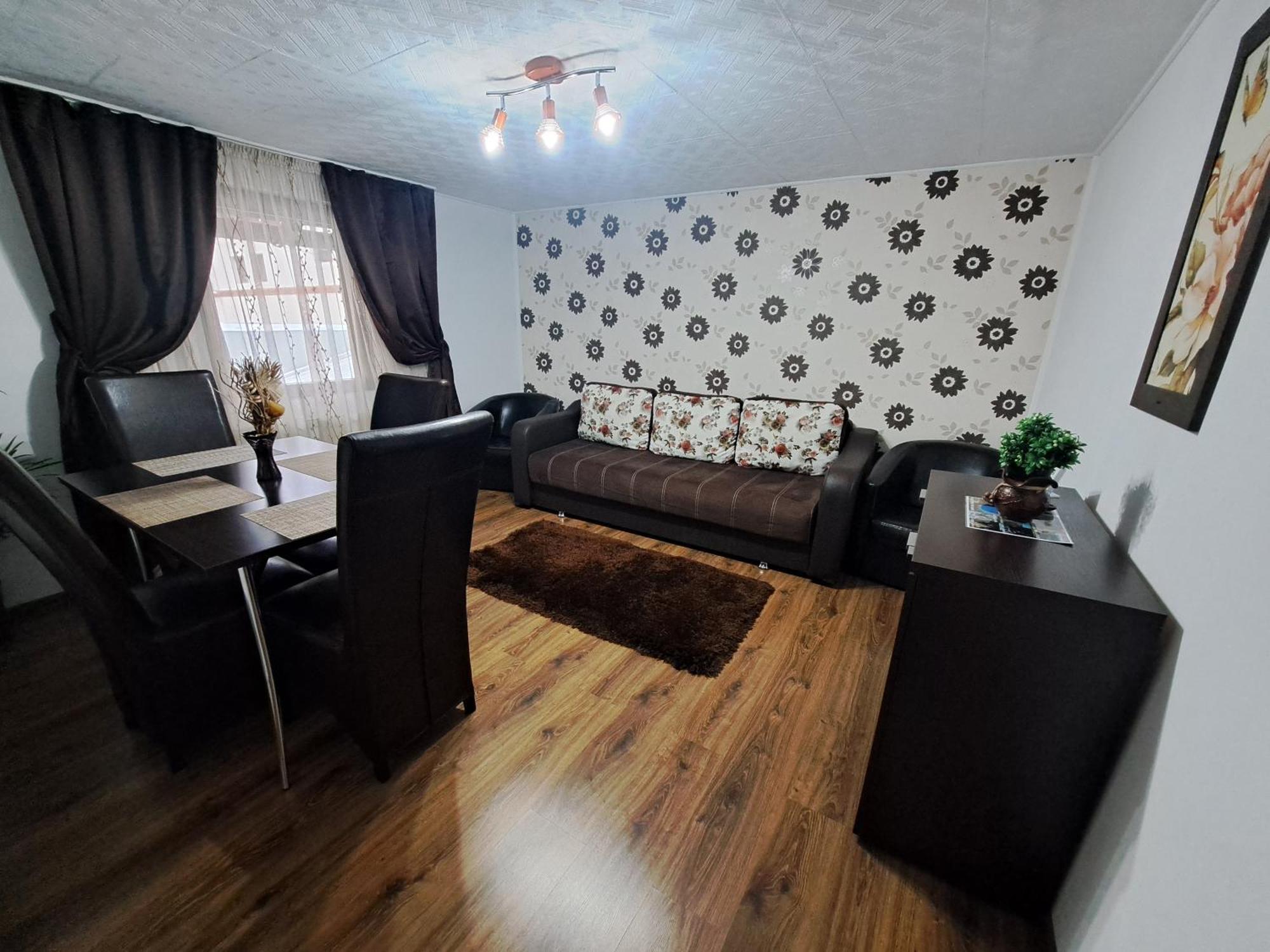 Shelby Accommodation -Adult Only- 시나이아 외부 사진