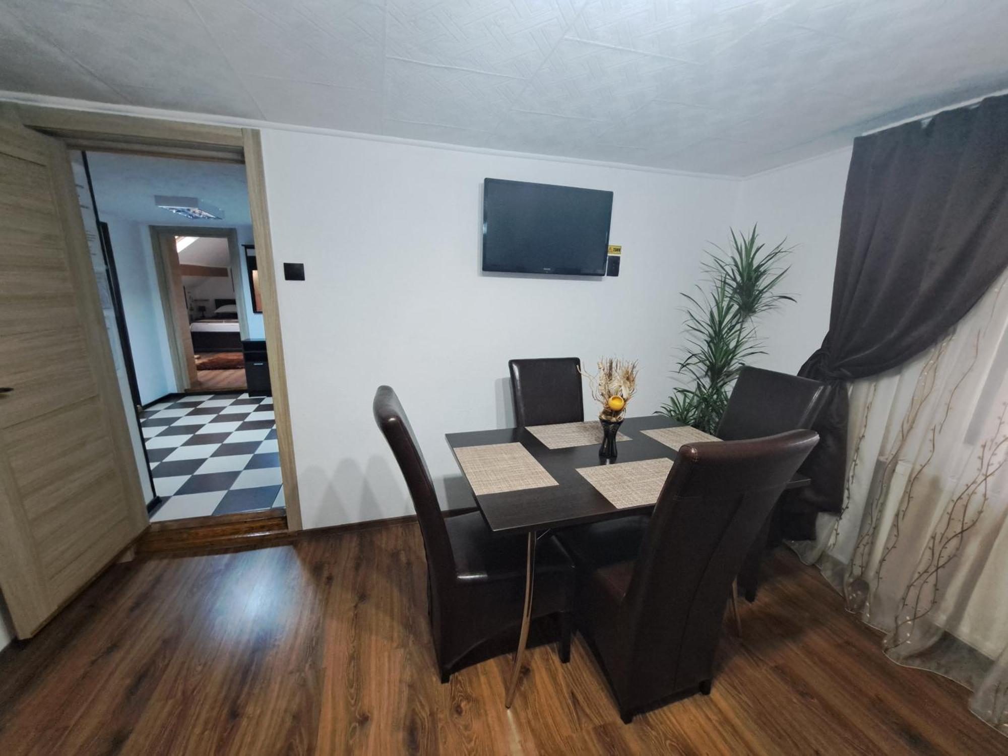 Shelby Accommodation -Adult Only- 시나이아 외부 사진